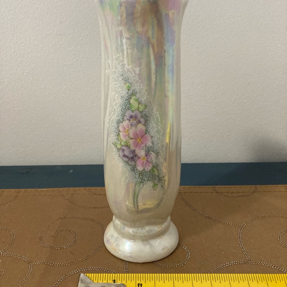 Vintage iridescent vase!